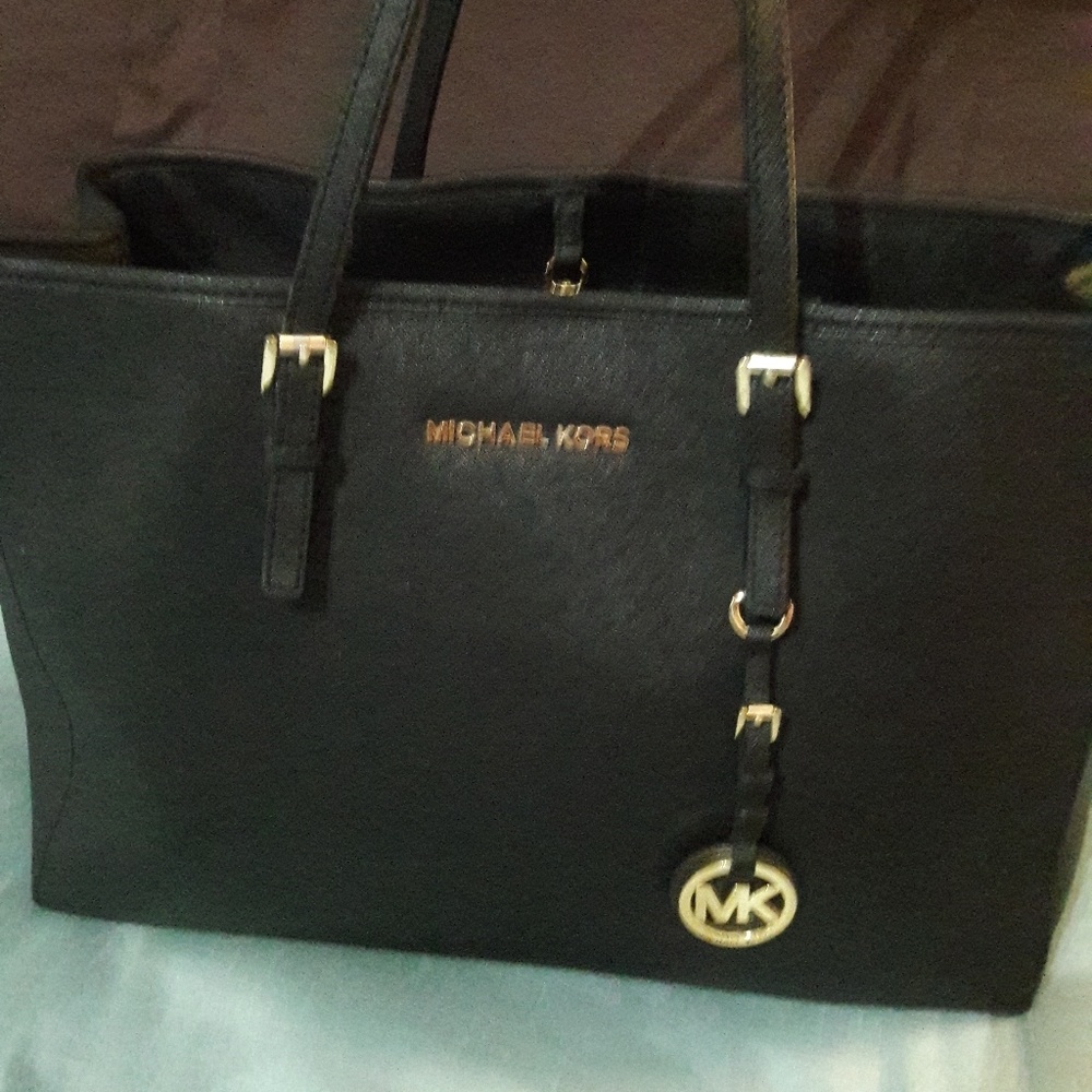 Micheal kors authentic 75.00
